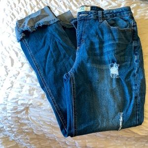 Glamsia distressed jeans cropped
